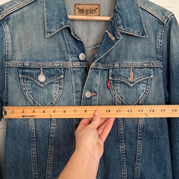 Levi's Women's Classic Blue Jean Jacket - Picture 8 of 9
